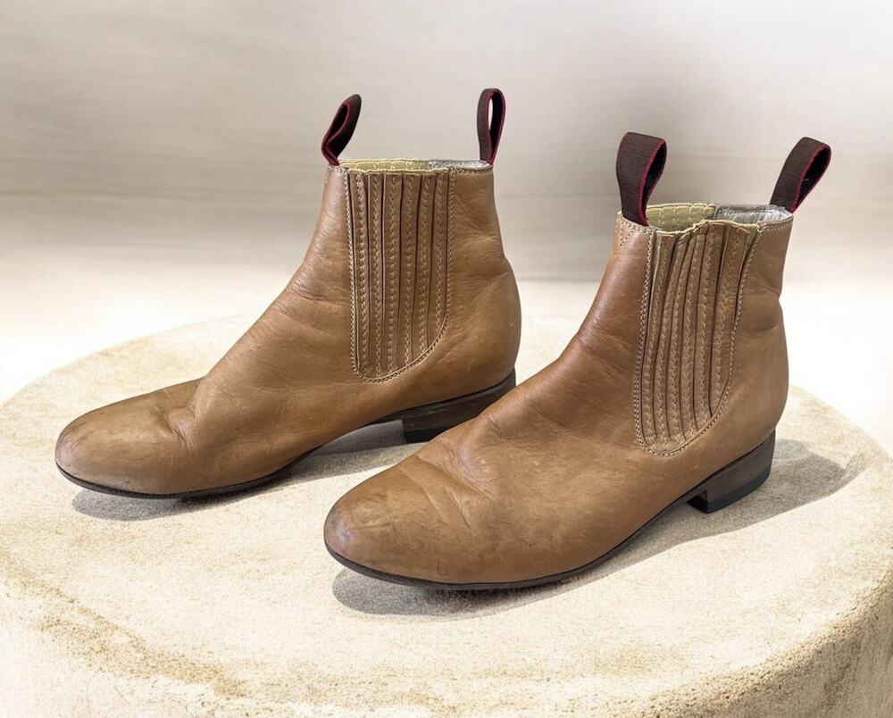 Azteca’s Classic Chelsea Boots Brown Leather Shoes Women’s Size 9